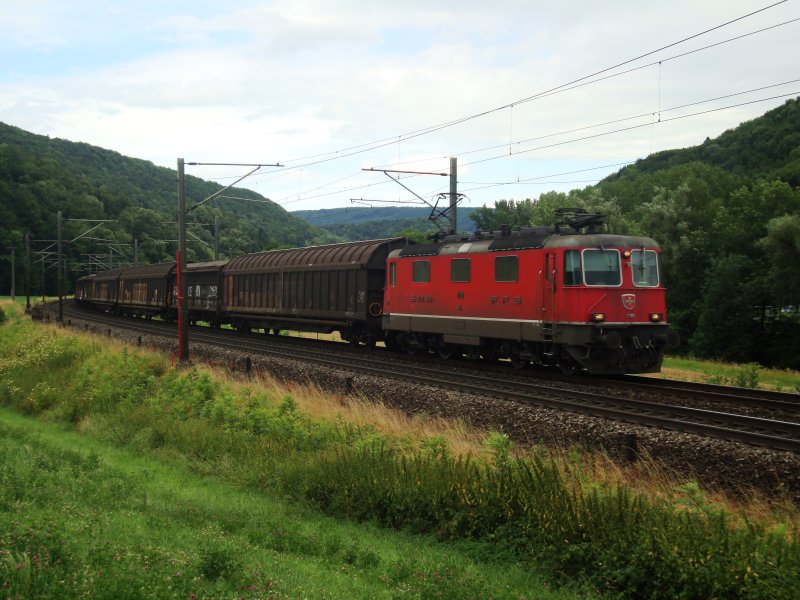 Re 4/4 II 11189 mit GZ zwischen Tecknau und Gelterkinden am 08.07.2008