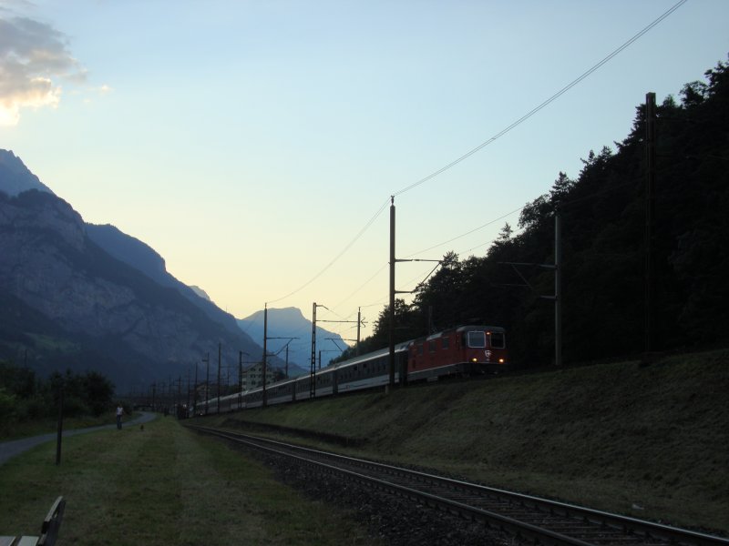 Die Sonne war schon l�ngst hinter den Bergen verschwunden, als