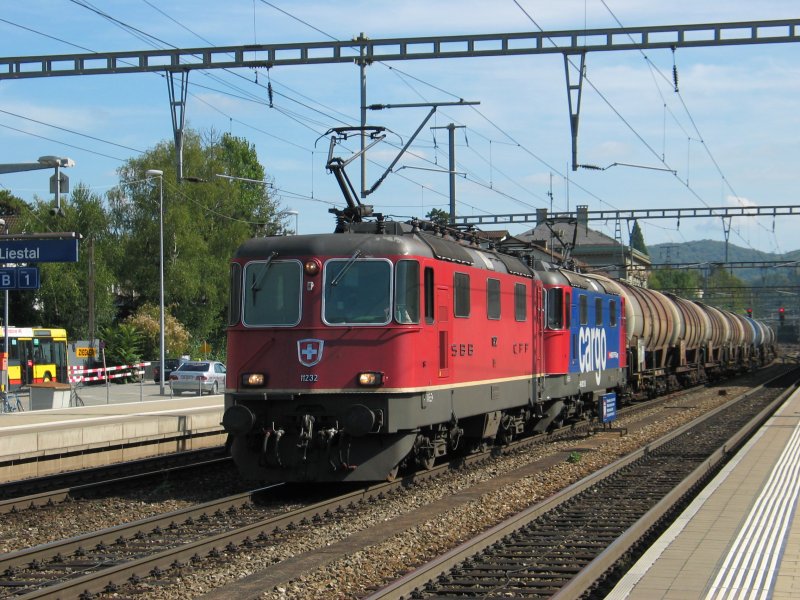 The two pull Re 4 / 4 11232 + 420