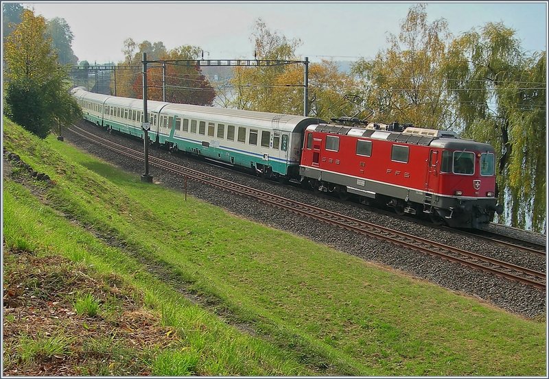 Re 4/4 II mit EC 122 von Milano nach Gen�ve