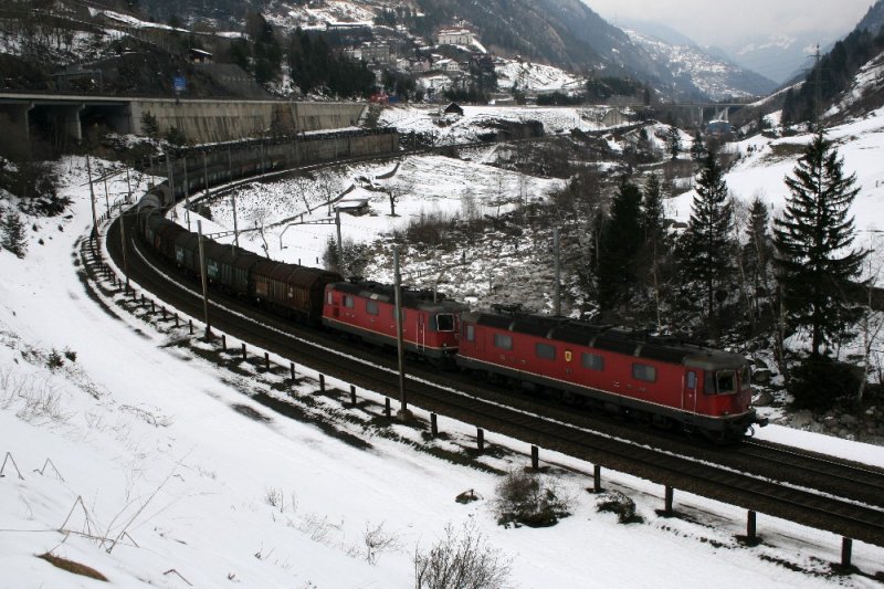 Re 4/4 II 11234 und Re 6/6 11611 R�ti ZH 