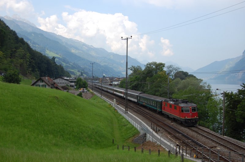 Re 4 / 4 at with interregional Chur 01.07.2009 Unterterzen