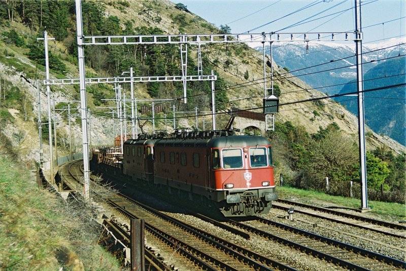 Re 6 / 6 11 628 and Re 4 /