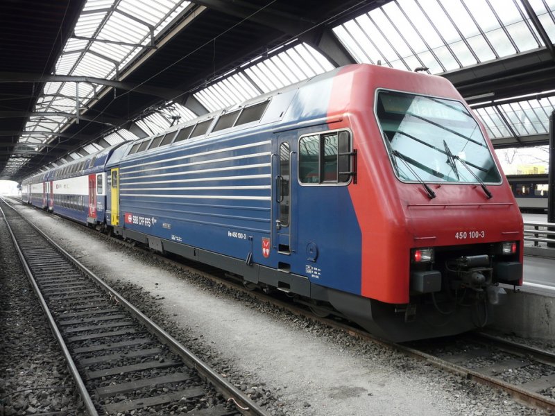 SBB - S-bahn Z�rich mit 450 100-3 im Bahnhof von
