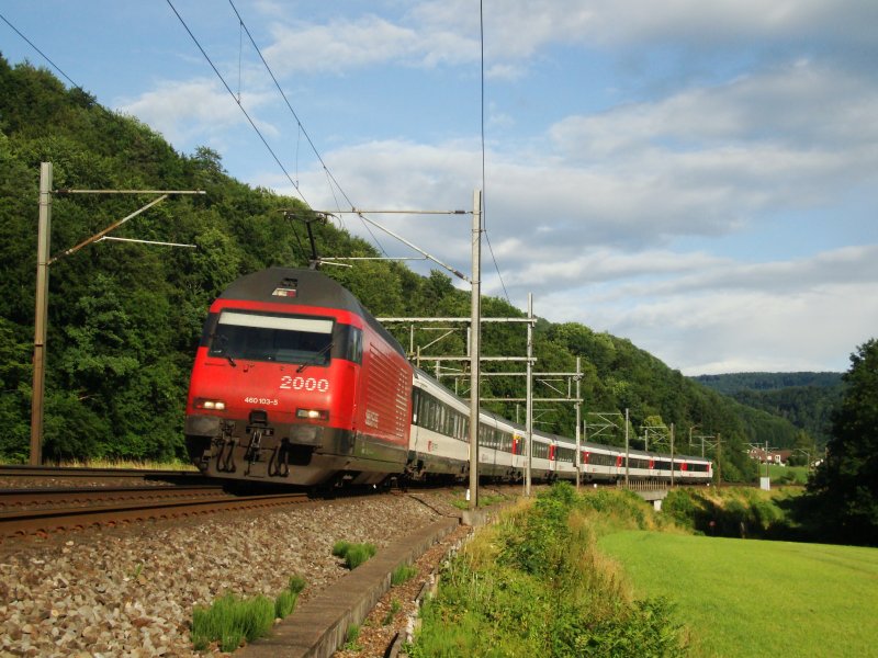 Re 460 103 mit IC nach Basel SBB am 08.07.2008 zwischen Tecknau und Gelterkinden.