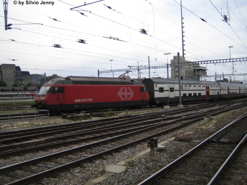 Re 460 098-7 Balsberg am 26.5.07 mit IC Dosto in