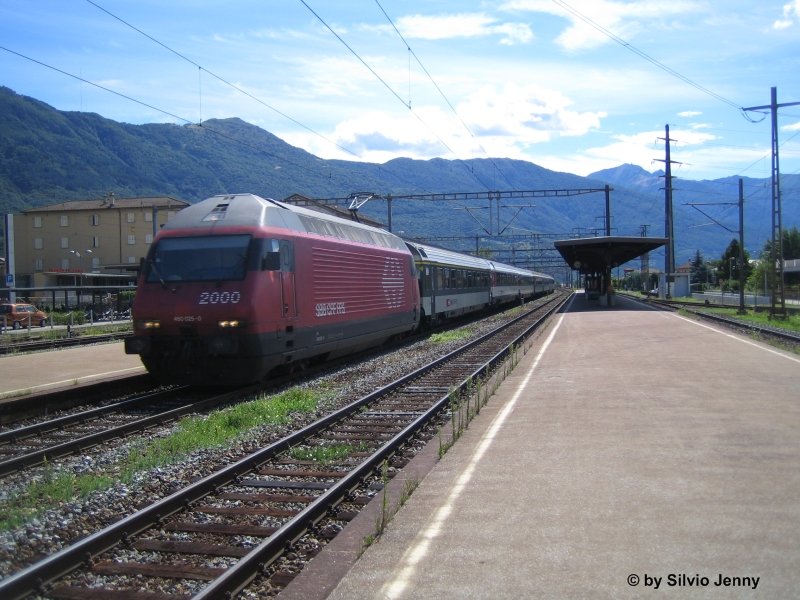 Re 460 025-0 Striegel mit EC 110 Cisalpino Ticino am