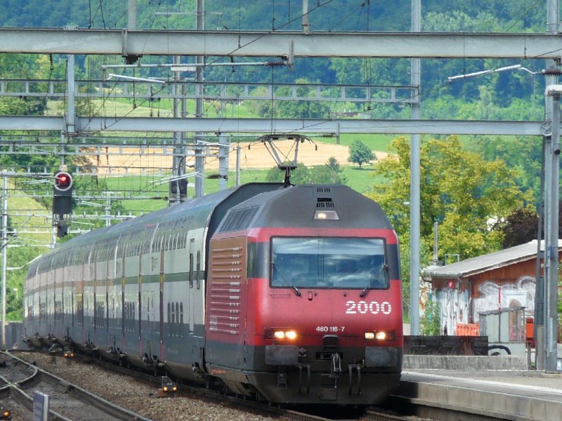 SBB - 460 116-7 bei der durchfahrt im Bahnhof von