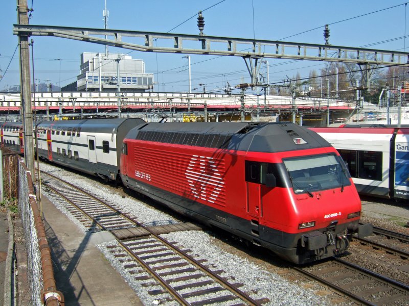 SBB: Prototyp Re 460 zieht ihren Interregio (Luzern-Z�rich) aus dem