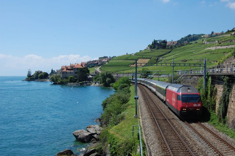 Re 460 022 am 28.06.2009 bei St.Saphorin 
