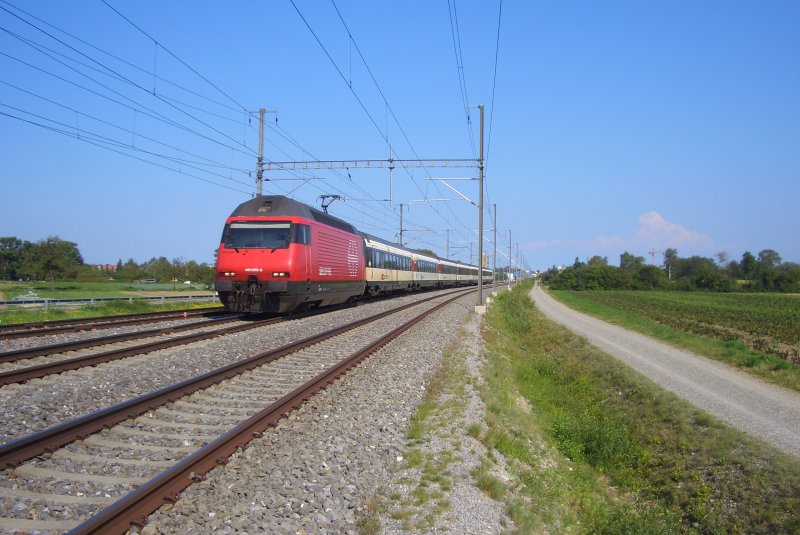 Re 460070-6 (without Christian name) with its IR 2136 Tägerwilen.