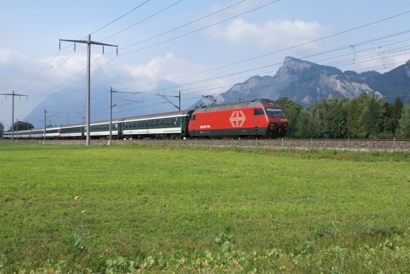 Re 460 046-6 f�hrt am 12.9.09 mit dem IR 1773