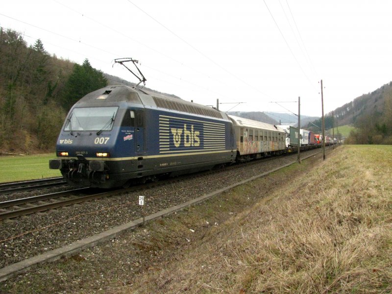 Re 465 007 Date with Hupac train between Tecknau and