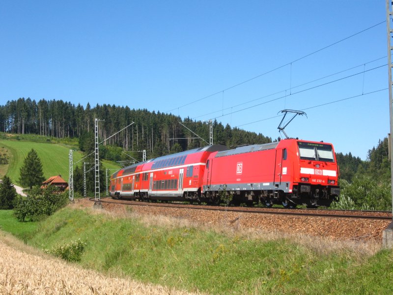 RE 4708 mit Schublok 146 232-4 am Km 70,0 der Schwarzwaldbahn. Aufgenommen am 5.8.07