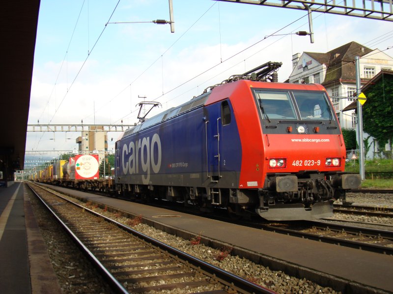 The Re 482023-9 waiting at the station on 2.6.2007 Arth-Goldau