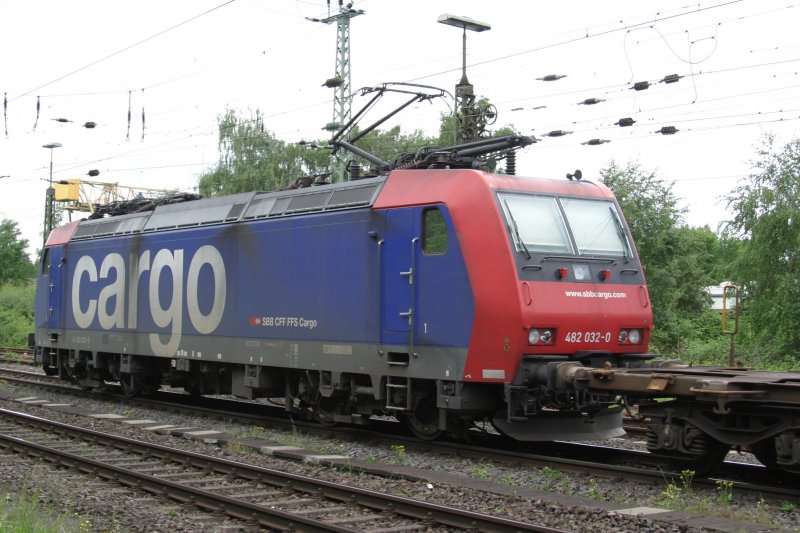 SBB Cargo 482 032 am 16.5.09 in Duisburg-Entenfang 