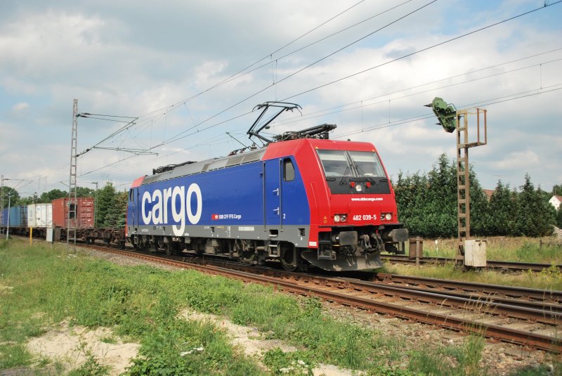 Re 482 039-5 ist am Nachmittag des 16.6.09 schon die