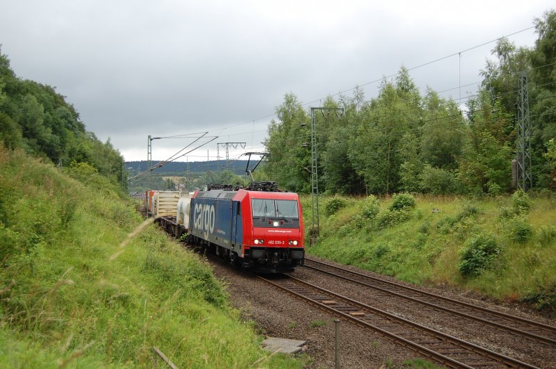 RE 482 035-3 mit dem Transped-Zug Verona - Wanne am