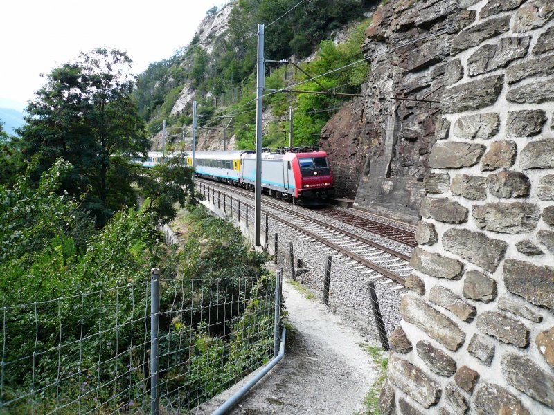 E 484 015 f�hrt am 16.8.2007 mit einem Cisalpino