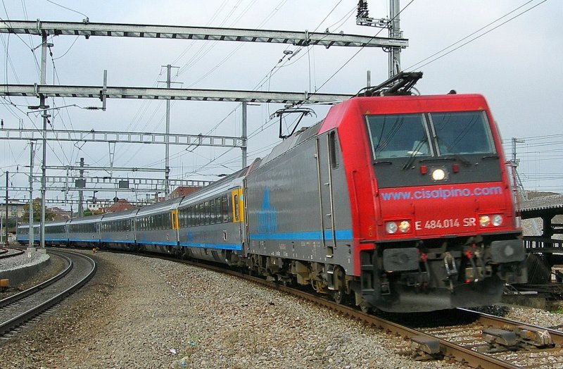 Re 484 014-6 mit EC 131 Basel -Bern - Milano