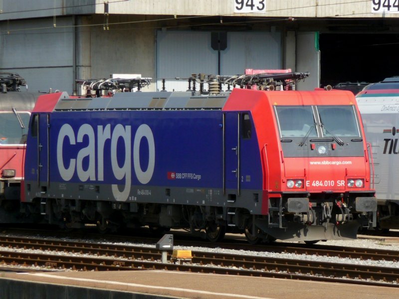SBB - 484 010-4 vor dem Depot in Bellinzona am