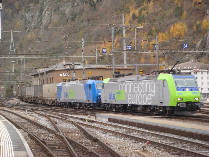 Re 485 006 and BR 185 535 at the entrance