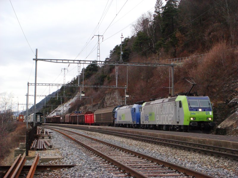 Re 485 01? und BR 185 353 mit GZ bei
