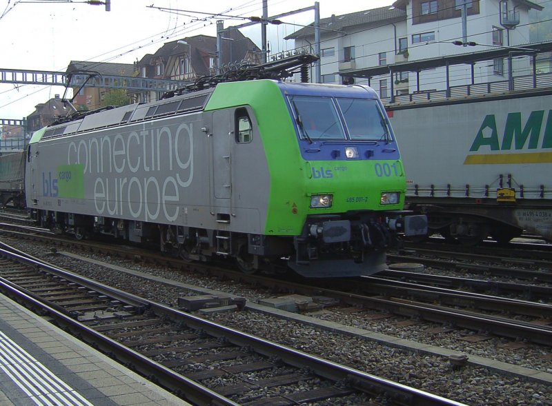 The Re 485 001 on 03/11/2007 at the drive-through in