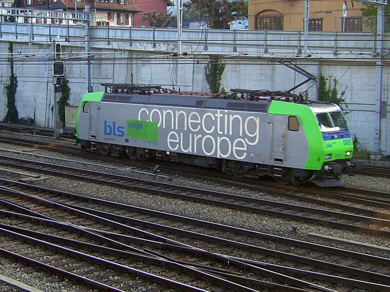 The Re 485 005 03.011.2007 at Spiez on the road