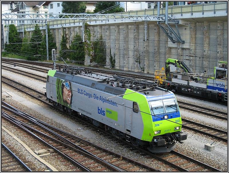 Re 485 003 BLS goes solo on 23.07.2008 through the