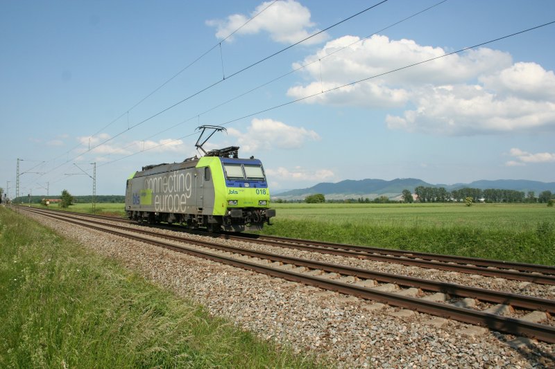 BLS 485 018-6 am 23.5.2008 bei Hofweier. 