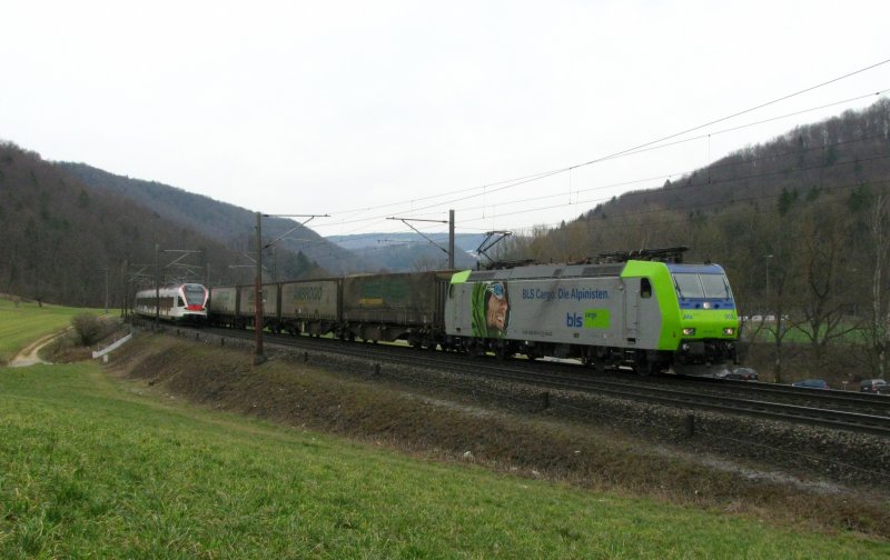 The Re 485 003 had at 14.04.2009 Ambrogio a train