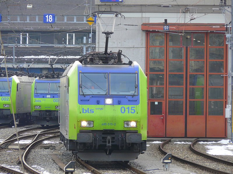 bls - Before the depot in Spiez, the locomotives are