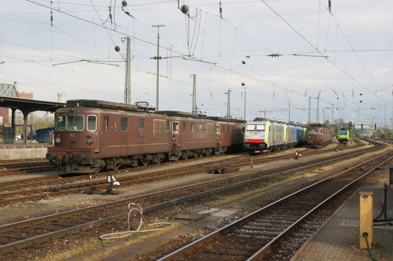 BLS Familientreffen am 18.04.2009 in Basel Badischer Bahnhof. Re 4/4