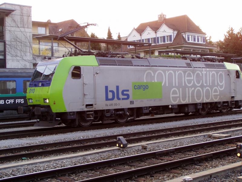 BLS Re 485 in Spiez (automatically translated, Powered by Google)