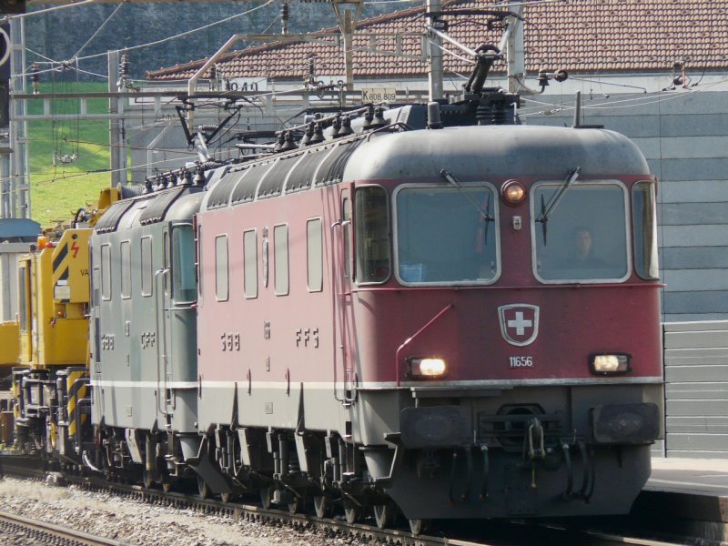 SBB - Re 4 / 4 11 656 + Re