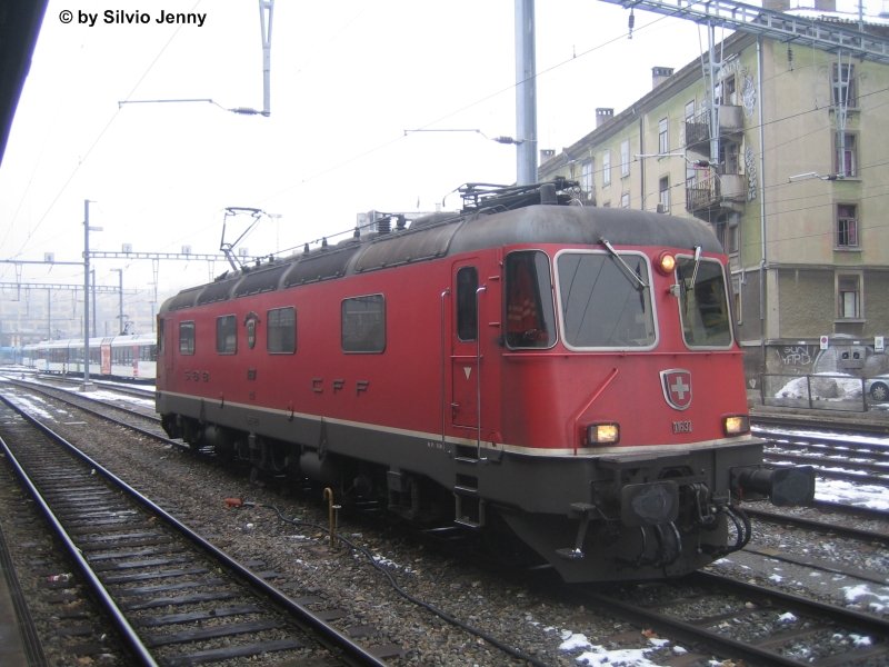 Re 6/6 11637 Sonceboz-Sombeval am 16.12.08 in St. Gallen. 