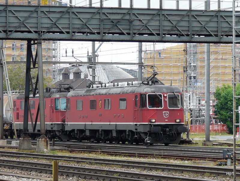 SBB - Re 6/6 11653 und Re 4/4 vor G�terzug