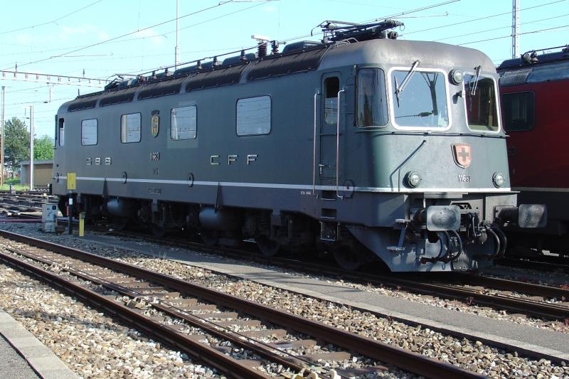 Re 6/6 11663 Eglisau , abgestellt im Rangierbahnhof Limattal am 18.06.2005