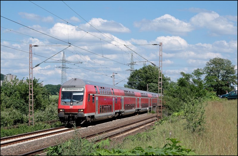 RE4 (RE 10423)  WUPPER-Express  fhrt bei sehr warmen Temperaturen am Harkortsee vorbei Richtung Dortmund. (01.06.2008)
