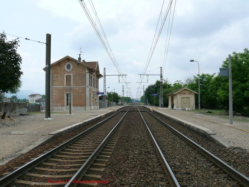 Ambronay-Priay (Ain). 
Ein klassischer franz�sischer Provinzbahnhof. Hier halten weiterhin Nahverkehrsz�ge