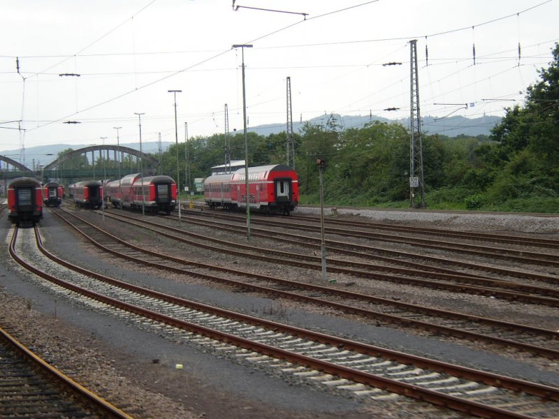 Blick �ber das Bahnbetriebswerk Trier. Zu sehen sind einige Reisezug-