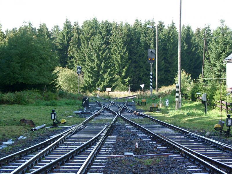 Aufnahme vom 24.09.2004. Ausfahrt Bahnhof Rennsteig. 