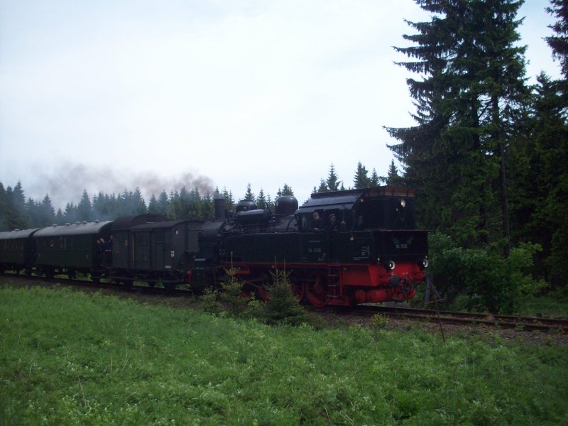 Rennsteigbahn bei der Ausfahrt am Bahnhof Rennsteig.21.05.09 