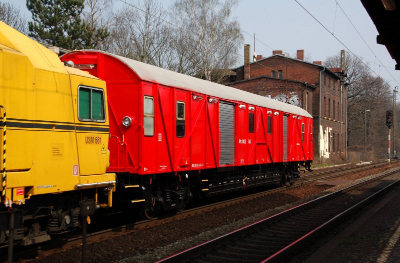 Dieser Hilfszugger�tewagen hing am Zugschluss von 203 310, fotografiert am