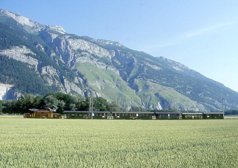 RhB Bahnfest Filisur Extrazug 3527 von Landquart nach Filisur am 04.07.1999 zwischen Chur und Felsberg mit Oldtimer-E-Lok Ge 6/6I 414 - B 2245 - B 2246 - B 2060 - C 2012 - D 4052II.