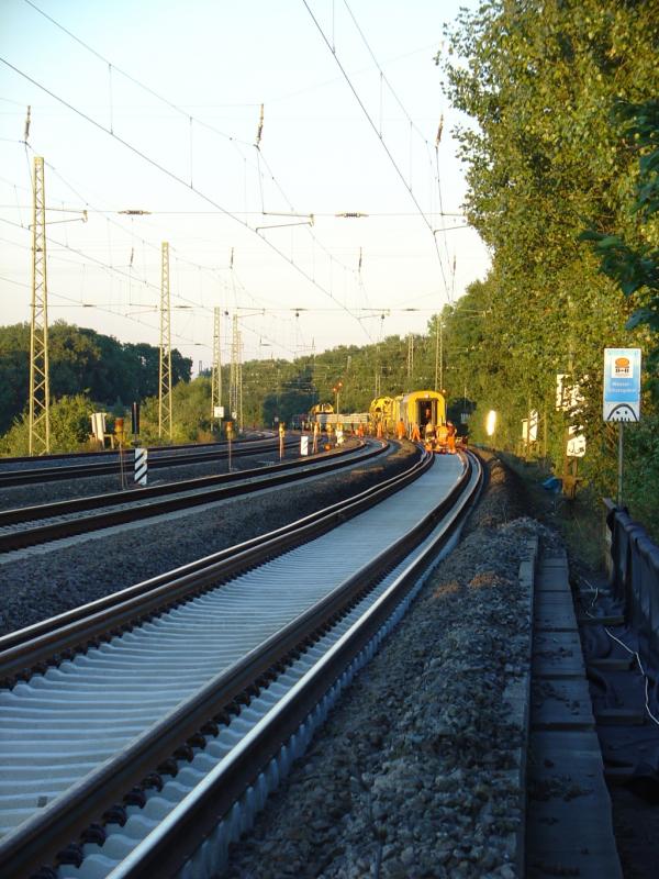 Zur Zeit wird auf der 4 gleisigen Kursbuchstrecke 400 zwischen