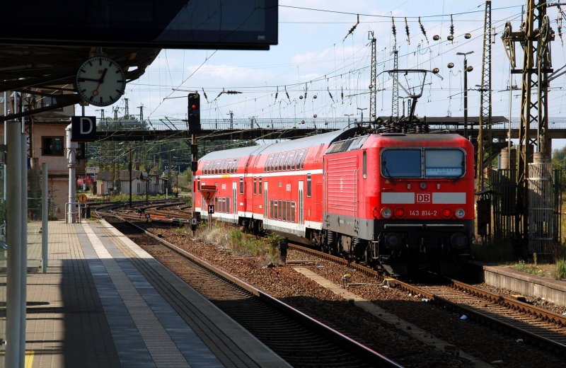 143 814 schiebt am 26.09.09 ihre RB nach Chemnitz aus