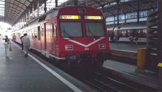 Triebwagen 234 der RM (Regionalverkehr Mittelland) am Luzerner Bahnhof am