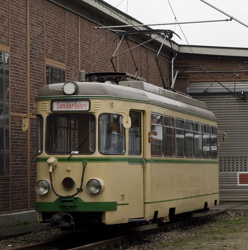 Schon l�ngst aus dem Plandienst verschwunden ist Triebwagen 71. Zwischenzeitlich